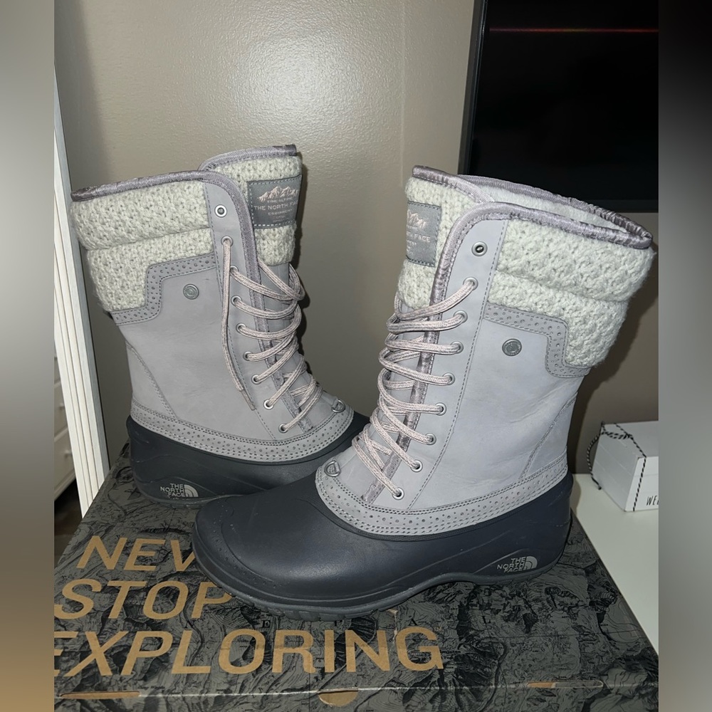 North face Winter boots women’s size 11